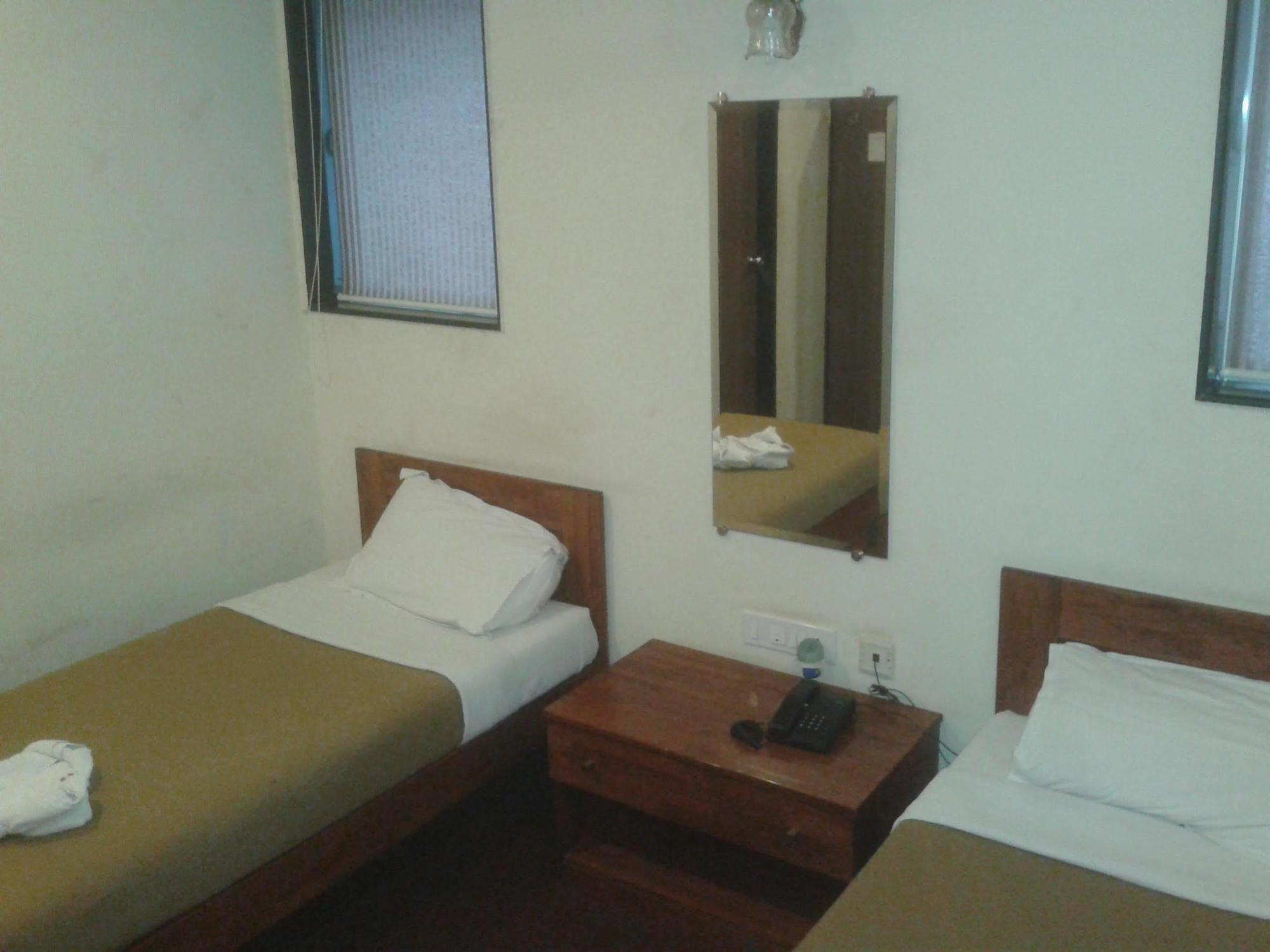 Hotel Q Deck มุมไบ ภายนอก รูปภาพ
